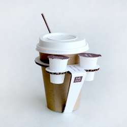  טייק אווי שלכוס קפה מעוצבת עם מקום מובנה לחלב וסוכר